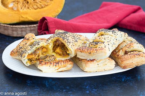 Fagottini di zucca e gorgonzola con semi di sesamo