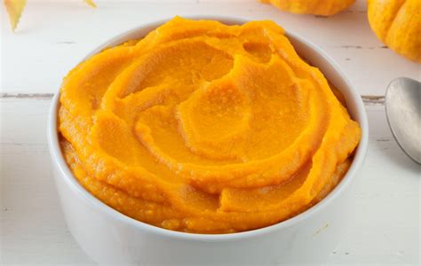 Fagottini di nasello con purea di zucca e insalata mista