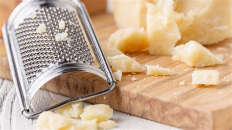 Formaggio Parmigiano Reggiano e Pecorino Sardo grattugiati
