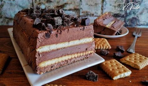 Dolce semifreddo al cioccolato e biscotti