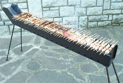 Fornacella per arrosticini in azione