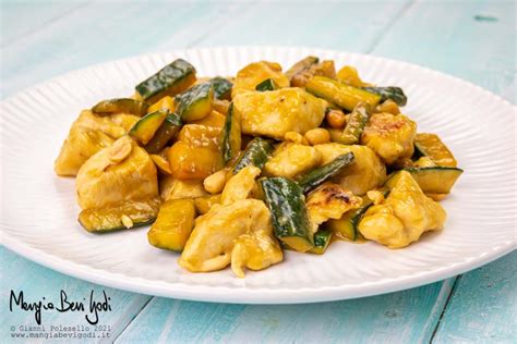 Petto di pollo con zucchine saltate in padella