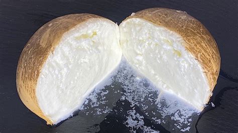 Mozzarella di bufala affumicata e acciughe