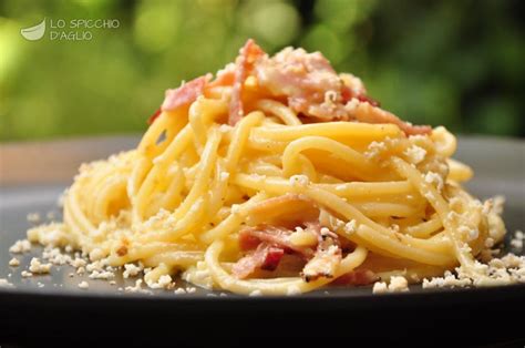 Ingredienti per la pasta con pancetta, speck e uova