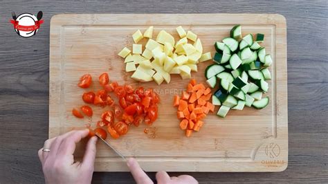 Verdure tagliate per brodo