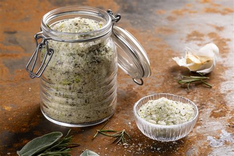 Ingredienti per la salamoia bolognese