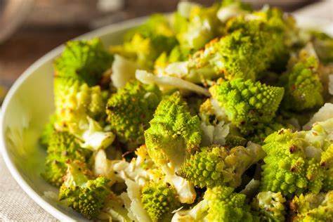 Cimette di cavolo romanesco cotte a vapore