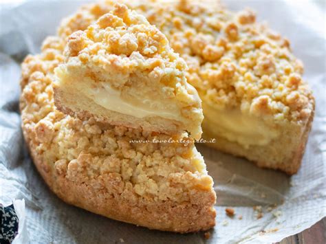 varietà di cheesecake sbriciolata con diversi ripieni