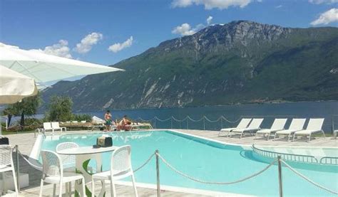 Vista panoramica del Lago di Garda dal Mamba Beach Club