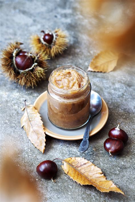Un vasetto di crema di castagne fatto in casa