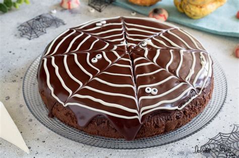 Torta di Halloween a forma di cimitero