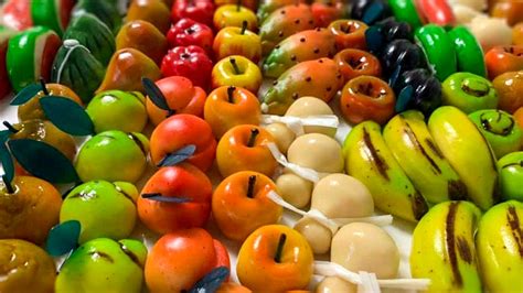 frutta di martorana colorata