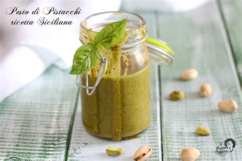 Preparazione pesto di pistacchi