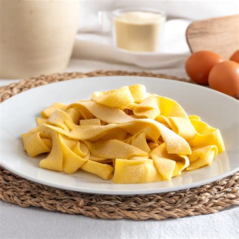 Preparazione della pasta fresca all'uovo