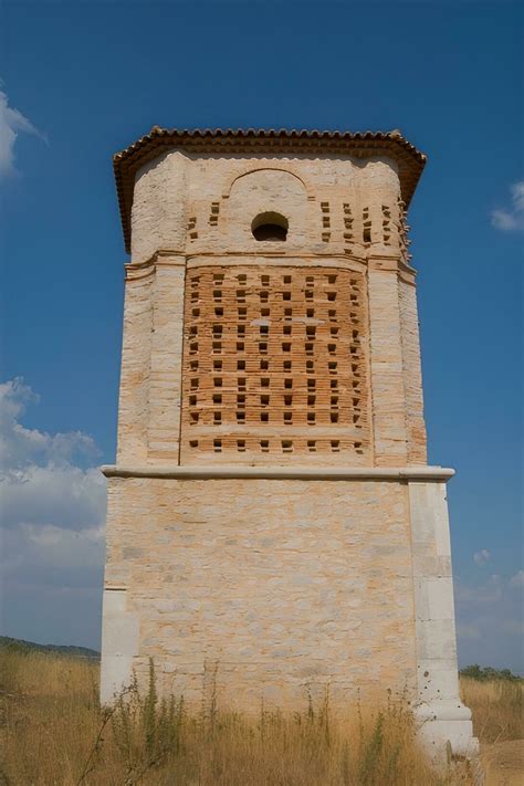 Cascina storica con torre colombaia