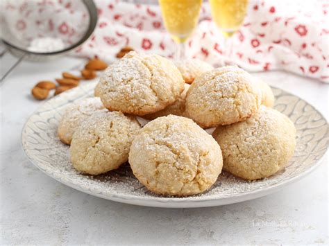 Amaretti morbidi e crema