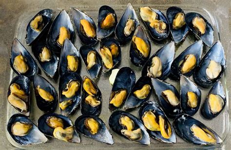 cozze aperte in una pentola