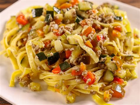 tagliatelle al ragù bianco con verdure