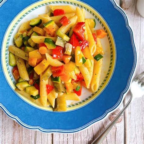 piatto di pasta con ragù di verdure