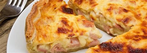 Torta salata con prosciutto e scamorza