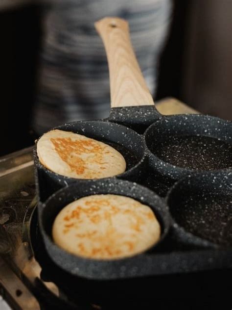 Pancake perfettamente rotondi realizzati con coppapasta