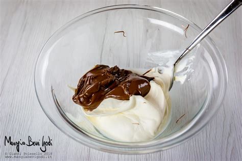Nutella e mascarpone in una ciotola