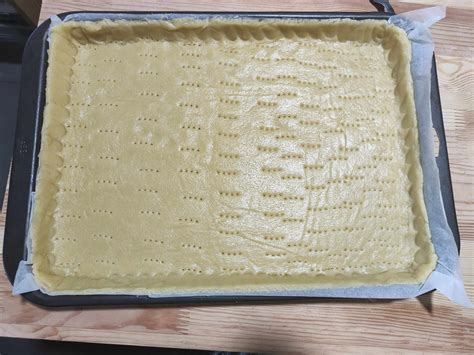 Teglia con crostata in forno