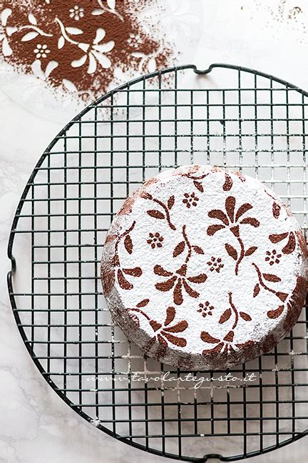 Decorazione di zucchero a velo su torta