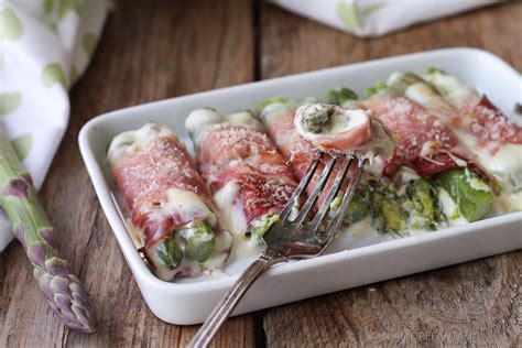 Involtini di carne con asparagi e prosciutto