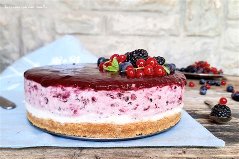 Cheesecake ai frutti di bosco in fetta