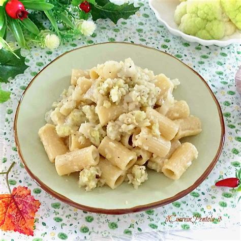 Piatto di pasta e cavolfiore fumante