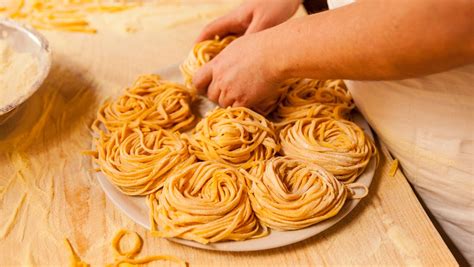 Un piatto di pasta fresca fatto in casa