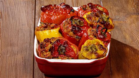 Pirofila di peperoni ripieni in forno