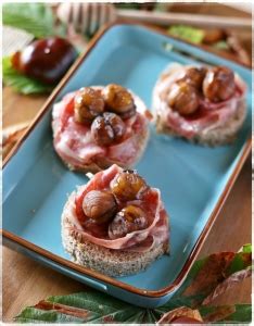 Crostone di pane di segale con pancetta, castagne e miele