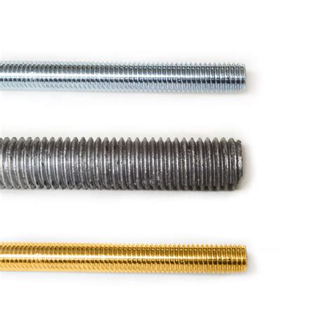 Produzione di barre filettate in officina