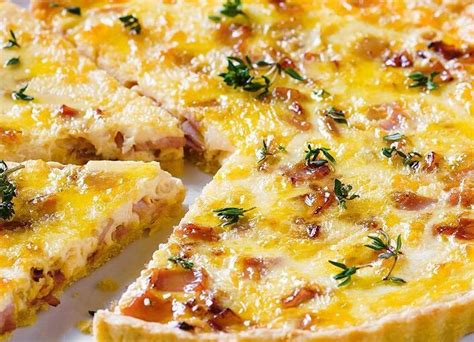 Quiche Lorraine tradizionale con pancetta e formaggio