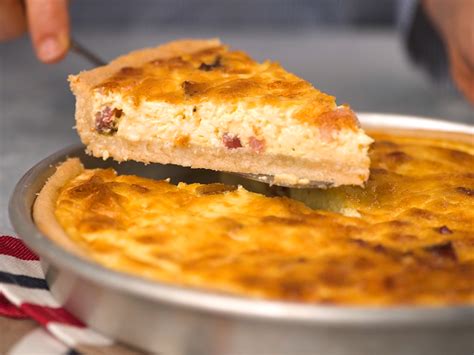 Quiche Lorraine in fase di cottura in forno