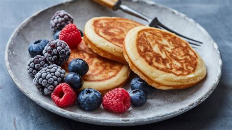Pancake proteici con frutta