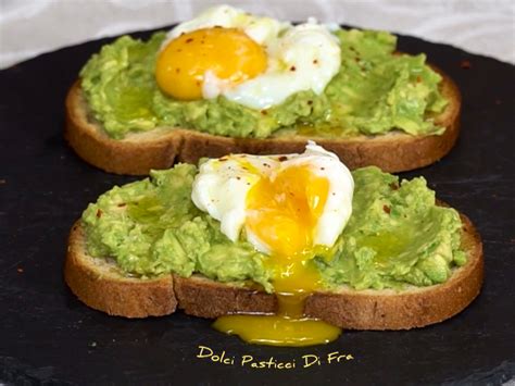 Avocado toast con uovo