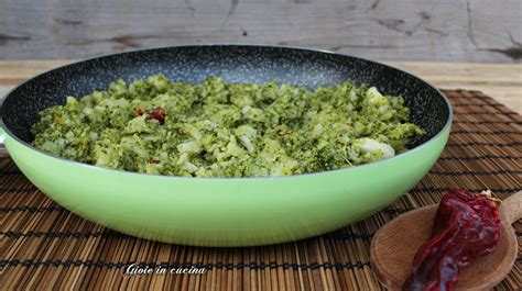 Broccoli ripassati in padella serviti caldi