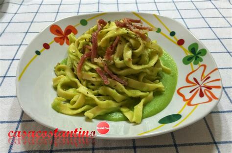 Tagliatelle fresche con crema di fave e speck
