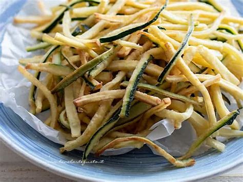 Arancine dorate e croccanti appena fritte