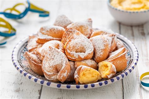 Dolci fritti a forma di torciglione