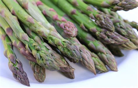 Asparagi freschi di stagione