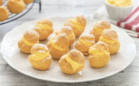 Vassoio di bignè alla crema
