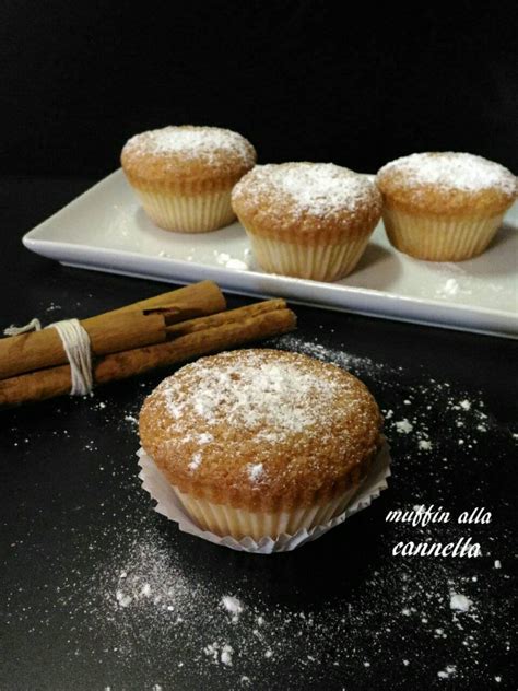 Muffin alla cannella su una gratella