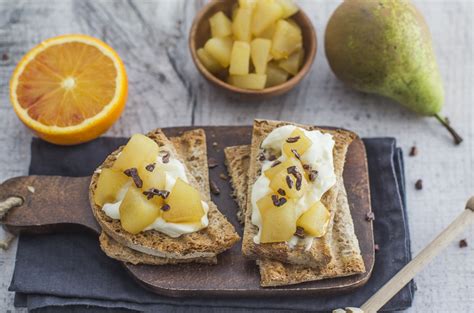 Pere mature e stracchino cremoso