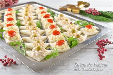 Ingredienti freschi per tartine al tonno