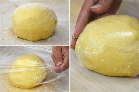 Panetto di pasta frolla avvolto in pellicola trasparente