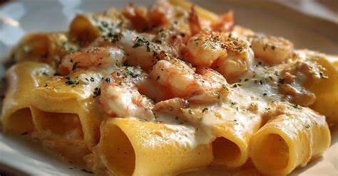 Ingredienti freschi per paccheri alla crema di scampi